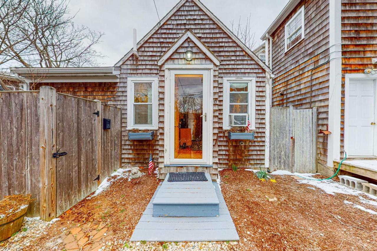 The Hot Tub House Hotel Provincetown Exterior photo